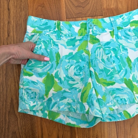 Lilly Pulitzer 5” The Callahan Shorts FIRST IMPRESSION BLUE Rose Floral size 2 - Picture 9 of 16